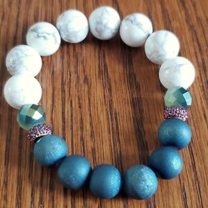 Handmade gemstone bracelet howlite and blue Druzy agate